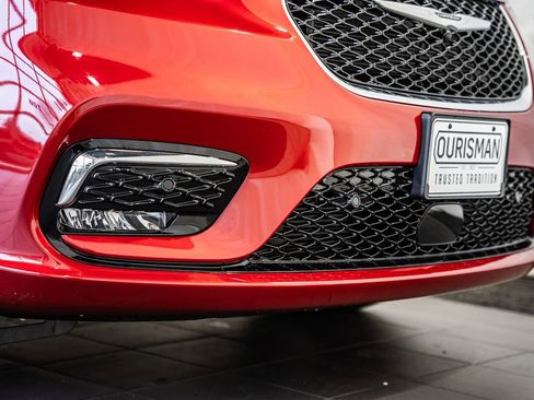 New 2026 Chrysler Pacifica Limited image 15