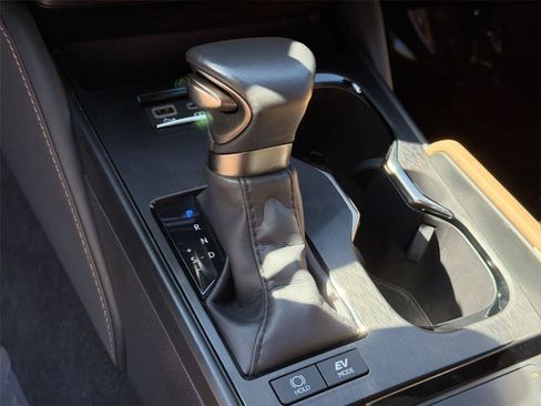 Used 2025 Lexus ES 300h w/ Premium Package FWD image 19