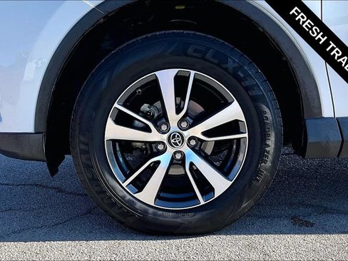Used 2018 Toyota RAV4 LE AWD/4WD image 32