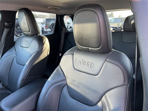 Certified 2021 Jeep Cherokee Latitude Lux w/ Comfort/Convenience Group image 14