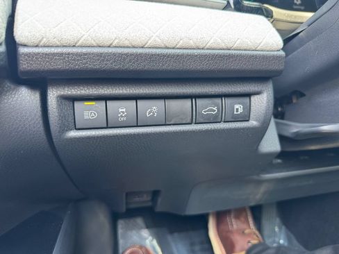 Used 2025 Toyota Camry XLE FWD image 28