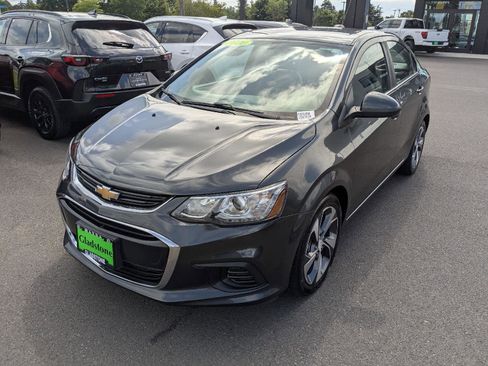 Used 2020 Chevrolet Sonic Premier FWD image 2