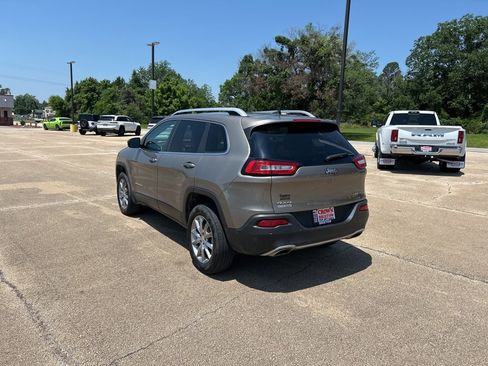 Used 2018 Jeep Cherokee Limited image 3