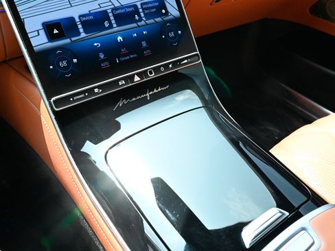 Used 2023 Mercedes-Benz Maybach S 680 4MATIC w/ Manufaktur Leather Package image 29