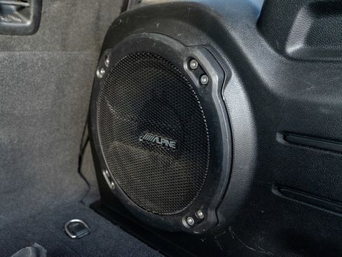 Used 2018 Jeep Wrangler Unlimited Sahara w/ Uconnect 4C Nav & Sound Group image 10