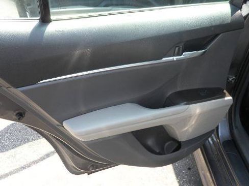 Used 2022 Toyota Camry SE image 21