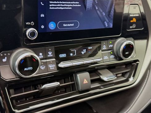 Used 2024 Toyota Highlander XLE image 14