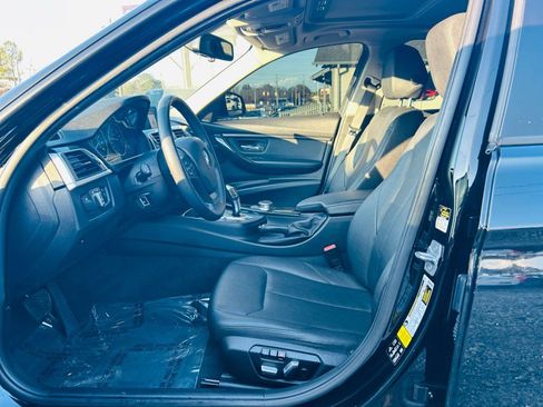 Used 2018 BMW 320i xDrive Sedan w/ Premium Package image 19