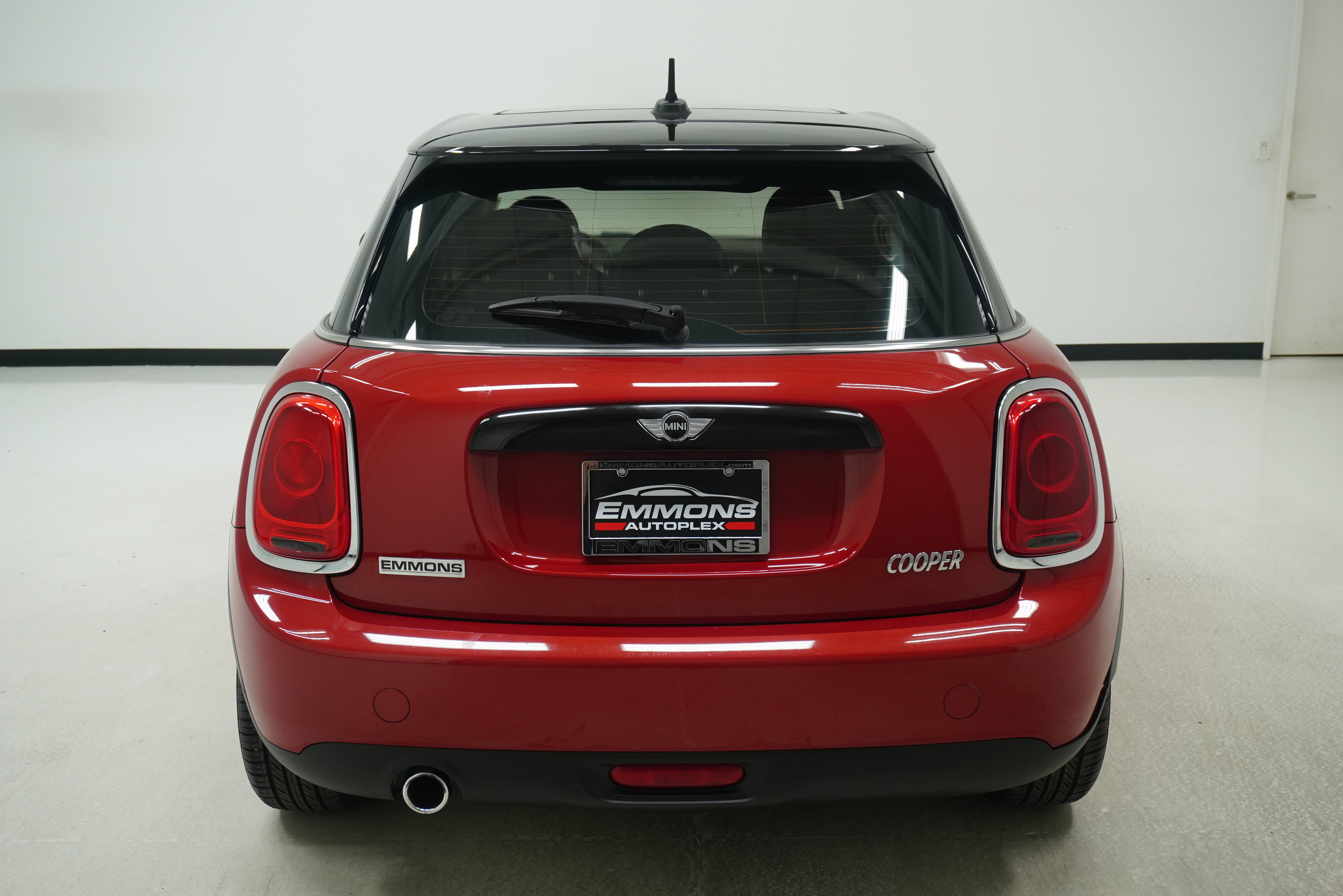 Used 2016 MINI Cooper 4-Door Hardtop FWD image 5