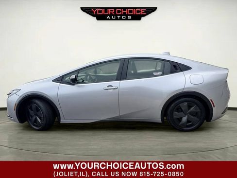 Used 2023 Toyota Prius LE FWD image 2