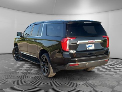 Used 2023 GMC Yukon XL SLT w/ SLT Premium Package AWD/4WD image 2