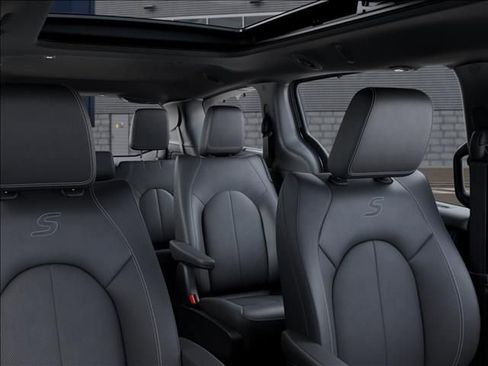 New 2025 Chrysler Pacifica Limited FWD image 26