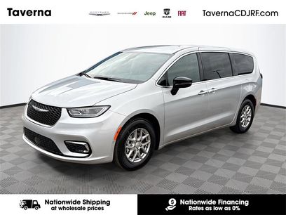 New 2026 Chrysler Pacifica Select