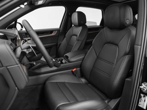 Certified 2025 Porsche Cayenne image 5