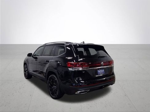 New 2026 Volkswagen Atlas SE image 10