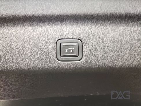 Used 2023 Chevrolet Suburban Premier image 27