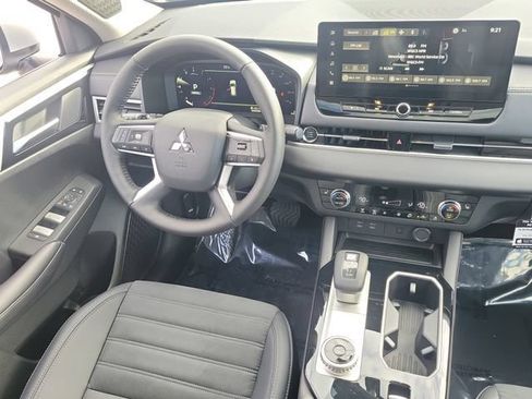New 2026 Mitsubishi Outlander SE FWD image 16