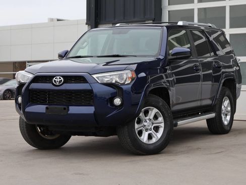 Used 2015 Toyota 4Runner SR5 w/ Convenience Package image 3