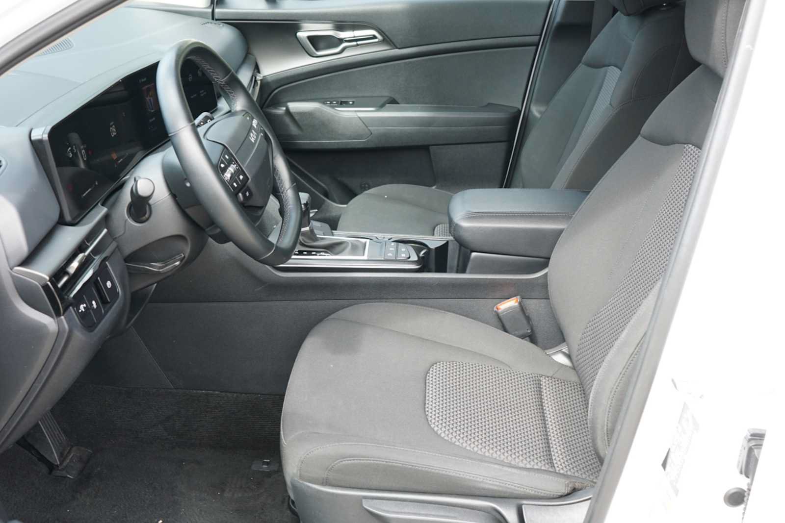Certified 2026 Kia Sportage LX FWD image 8