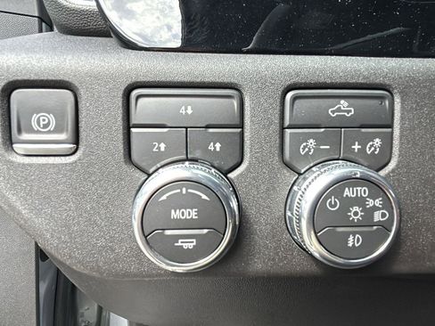 New 2026 GMC Sierra 2500 SLE w/ SLE Value Package; AWD/4WD image 13