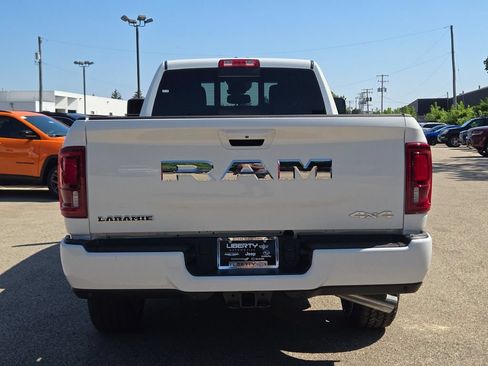 New 2026 RAM 2500 Laramie AWD/4WD image 16