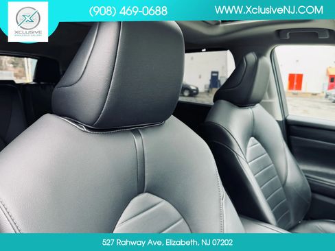 Used 2020 Toyota Highlander XLE AWD/4WD image 20