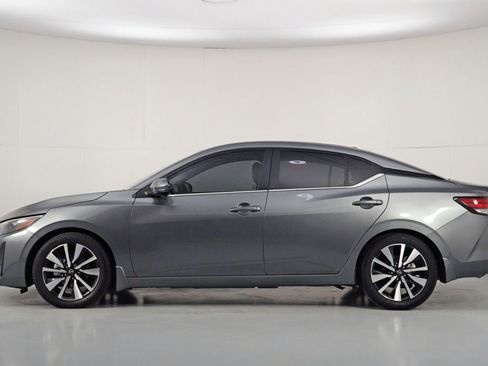 Used 2024 Nissan Sentra SV w/ SV Premium Package image 8