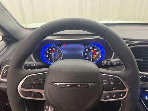 New 2027 Chrysler Pacifica Select FWD image 5