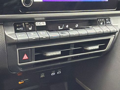 Used 2025 Toyota Camry LE w/ Convenience Package image 25