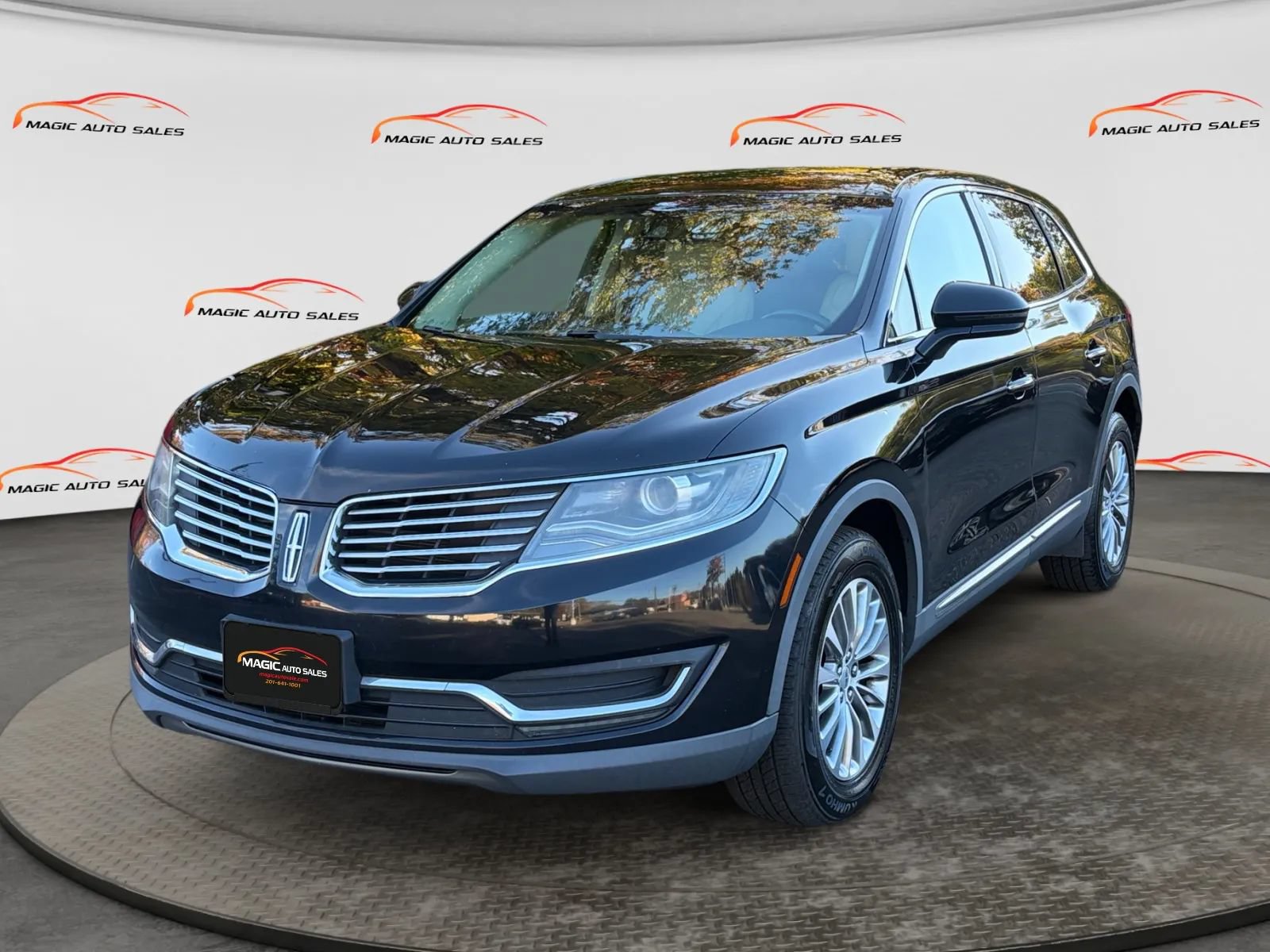 Used 2017 Lincoln MKX Select w/ Select Plus Package AWD/4WD image 1