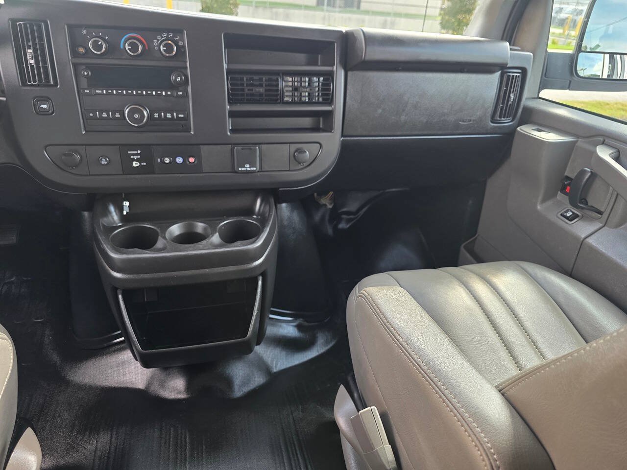 Used 2024 Chevrolet Express 3500 LS RWD image 16