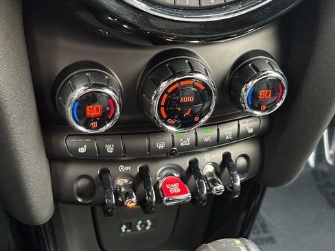 Used 2017 MINI Cooper S image 18