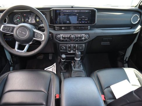 Used 2024 Jeep Wrangler Unlimited Sahara w/ Technology Group AWD/4WD image 18