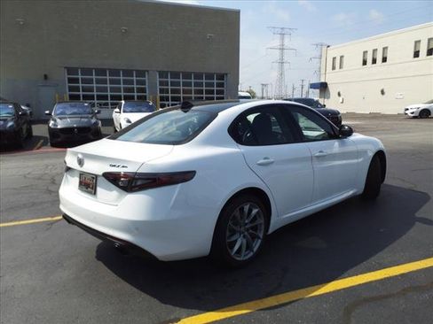 Used 2024 Alfa Romeo Giulia Sprint image 3