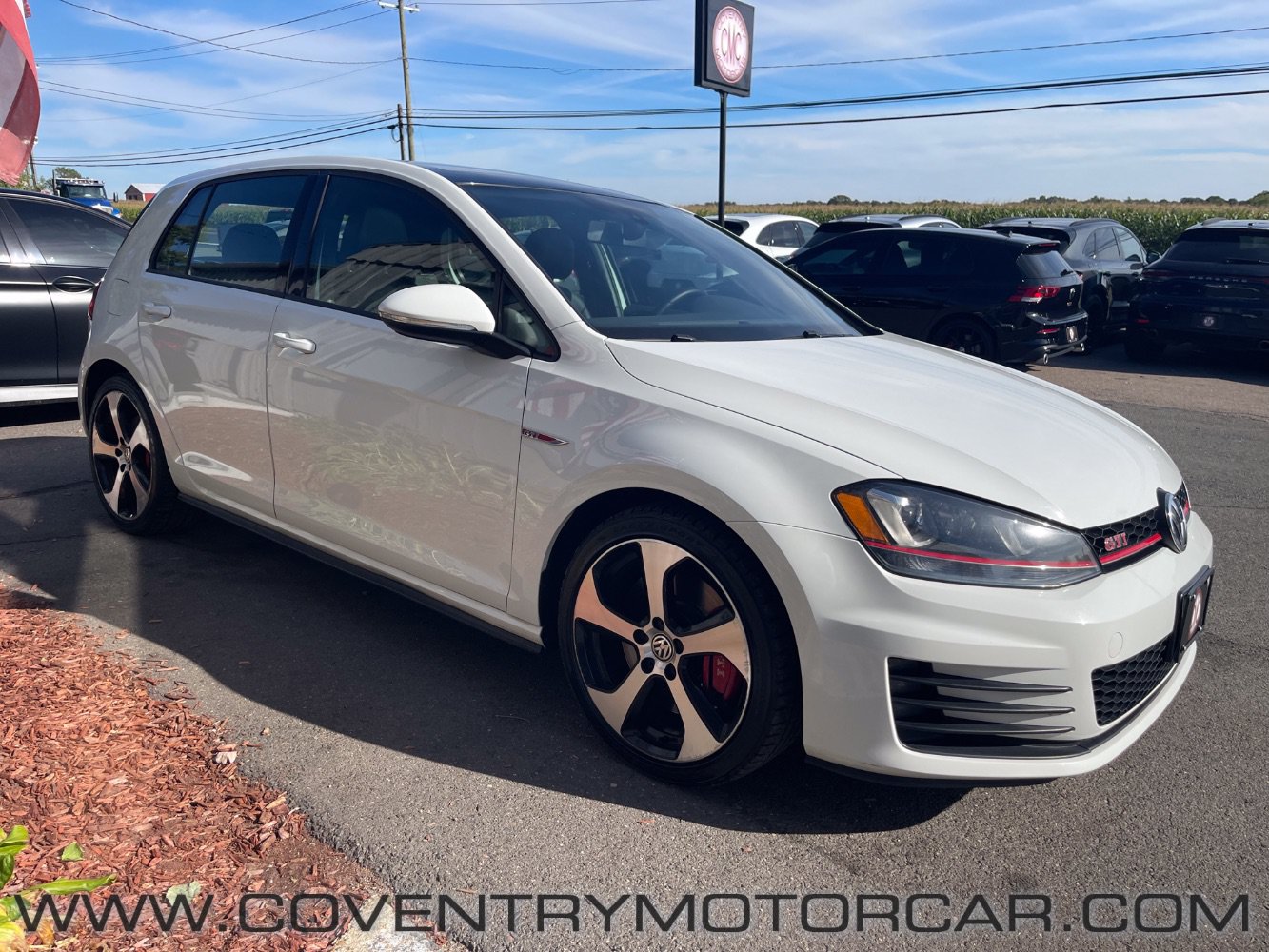 Used 2017 Volkswagen GTI SE FWD image 4