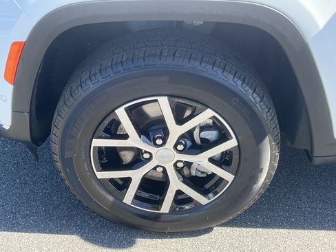 Used 2025 Jeep Grand Cherokee L Limited w/ Luxury Tech Group II image 14