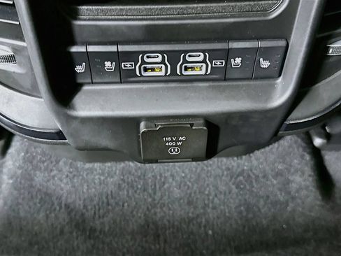 Used 2025 RAM 1500 Limited AWD/4WD image 32
