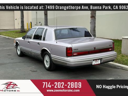Used 1992 Lincoln Town Car Signature image 12