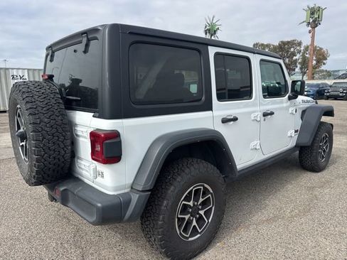 Used 2024 Jeep Wrangler Unlimited Rubicon AWD/4WD image 5