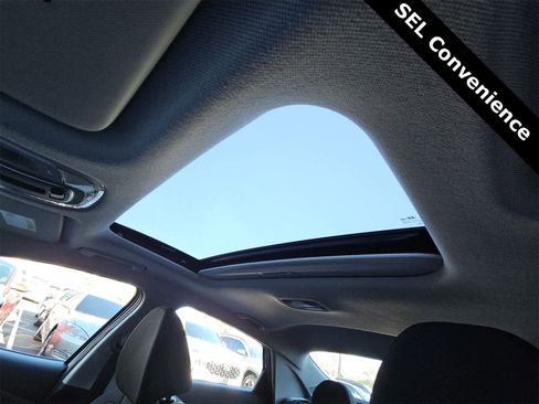 Used 2025 Hyundai Elantra SEL image 26