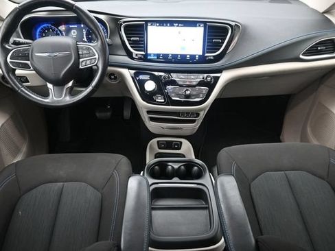 Used 2021 Chrysler Pacifica Touring w/ Cold Weather Group FWD image 20