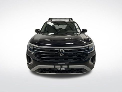Used 2024 Volkswagen Atlas Peak Edition SE image 11