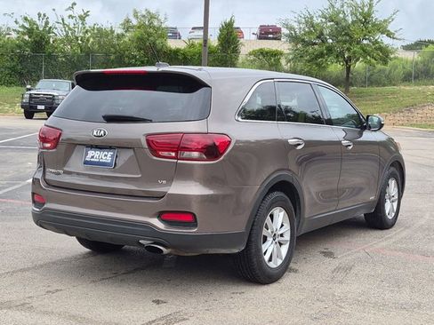 Used 2019 Kia Sorento AWD V6 image 5