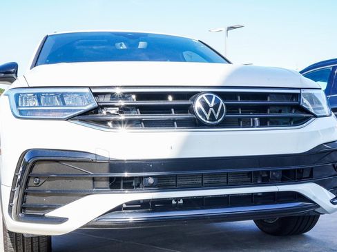 Used 2022 Volkswagen Tiguan SE R-Line image 7