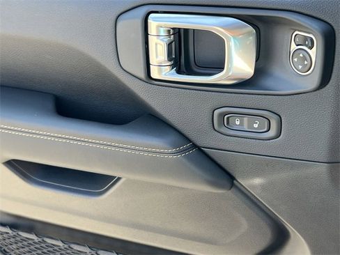 New 2025 Jeep Gladiator Sport image 29