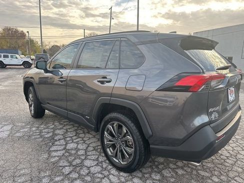 Used 2022 Toyota RAV4 XLE Premium image 14