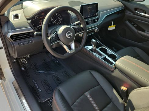 New 2025 Nissan Altima 2.5 SR image 21