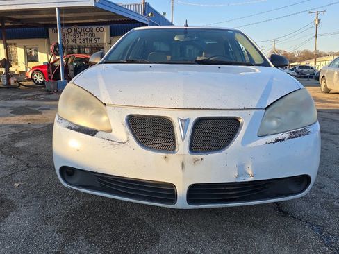 Used 2009 Pontiac G6 Base 4dr Sedan w/ Sun And Sound Package image 4