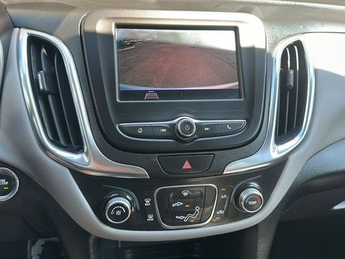 Used 2021 Chevrolet Equinox LS FWD image 24