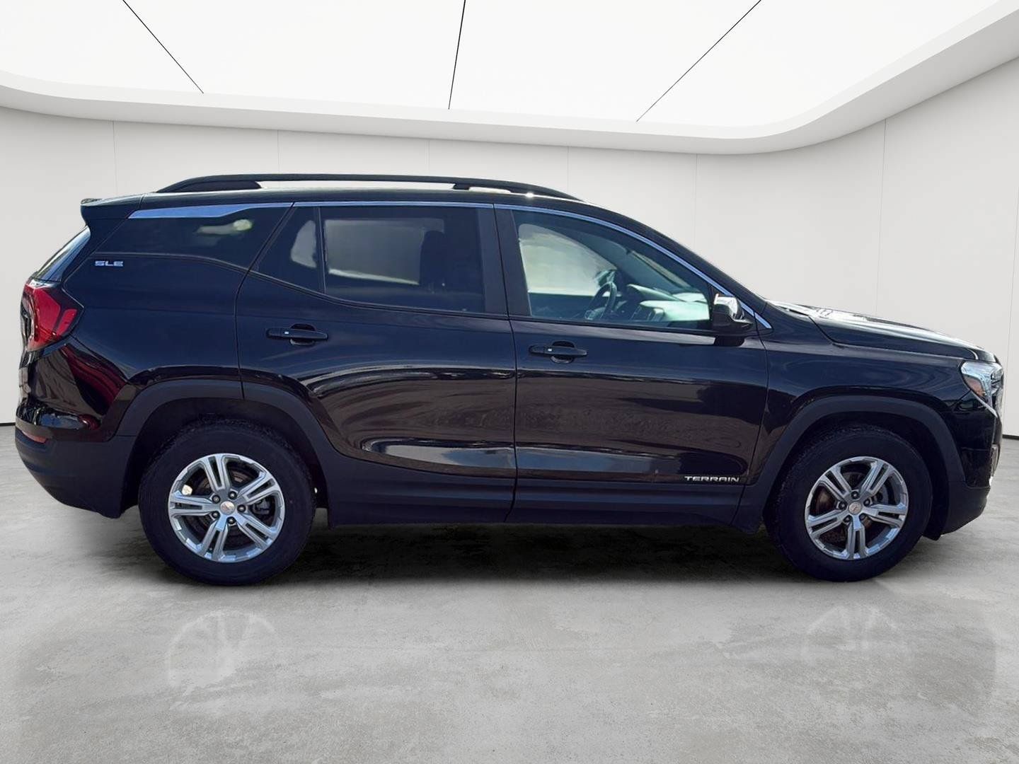 Used 2021 GMC Terrain SLE w/ Driver Convenience Package FWD image 3